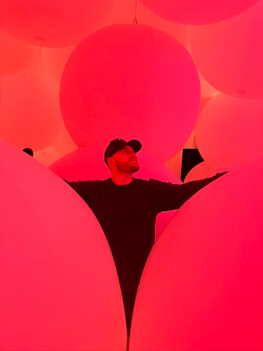 Nick between red 